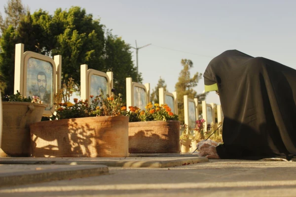 رنگ آمیزی قبور شهدا