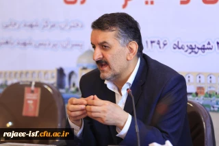 دکتر علاءالدین کیا در نشست خبری دومین دوره کشوری توانمندسازی دانشجومعلمان و استادان در حوزه فیلمنامه نویسی و فیلم سازی:

فیلم یک زبان بین المللی است که همه آدم ها از هر نژاد، زبان و کشور زبانِ فیلم را به آسانی درک می کنند؛