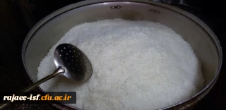 پخت برنج ایرانی همزمان با هفته سلامت در مرکز آغاز شد.