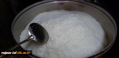 پخت برنج ایرانی همزمان با هفته سلامت در مرکز آغاز شد.