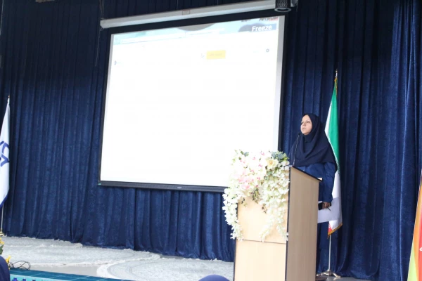 خانم ضیایی در جلسه توجیهی دانشجویان جدیدالورود