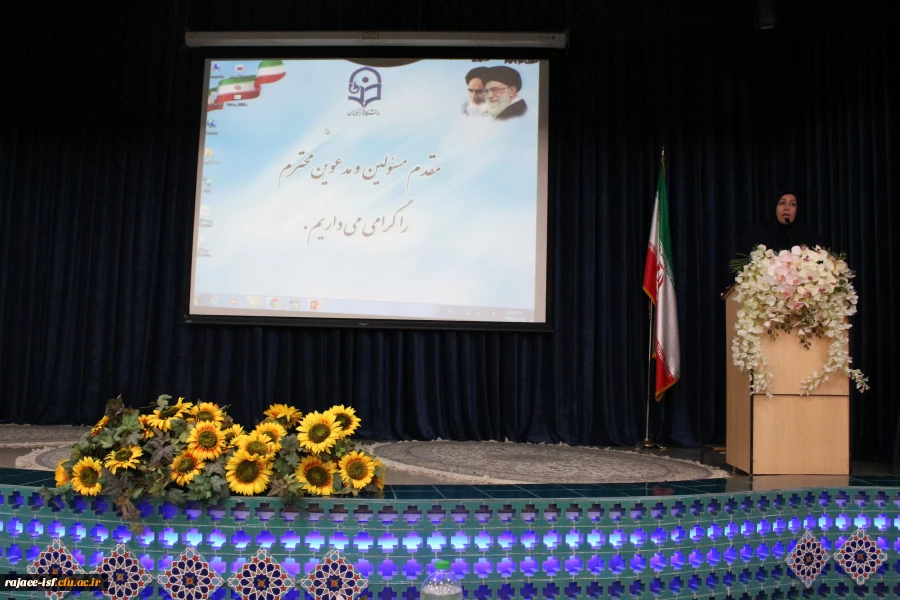 خانم حامی در جلسه توجیهی دانشجویان جدیدالورود