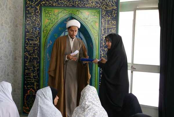 تقدیر از رتبه های برتر رشته های قرآنی در هفته قرآن و دانشگاه