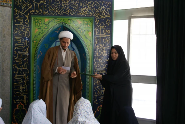 تقدیر از رتبه های برتر رشته های قرآنی در هفته قرآن و دانشگاه