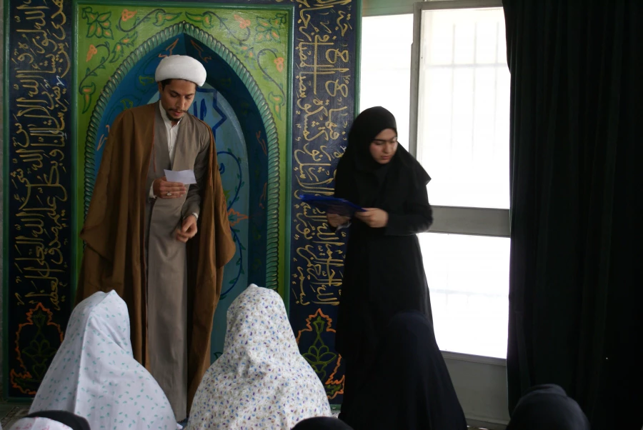 تقدیر از رتبه های برتر رشته های قرآنی در هفته قرآن و دانشگاه