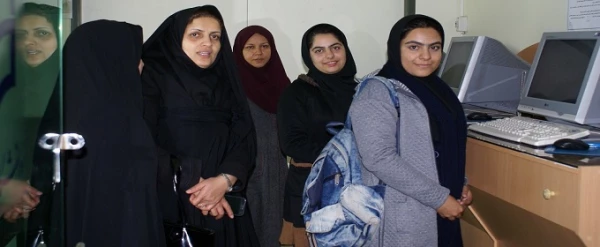 بازدید دانش آموزان دبیرستان های پیربکران از سیستم های جستجوی کتاب