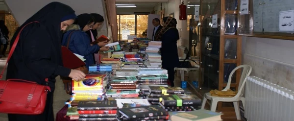 بازدید دانش آموزان دبیرستان های پیربکران از نمایشگاه کتاب
