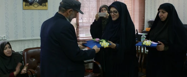 تقدیر از آقای فیلی در مراسم تجلیل از بازنشستگان