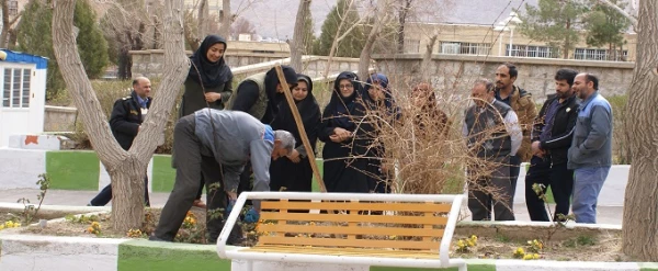 نهال کاری در روز درختکاری