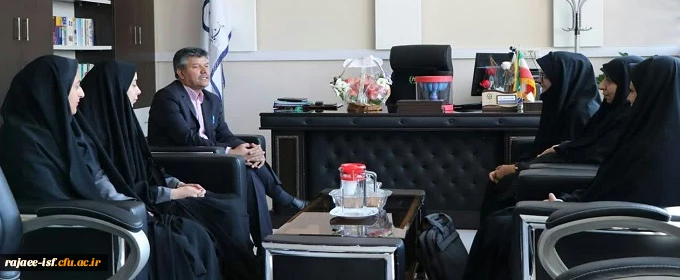 نشست صمیمانه مسئولین مرکز شهید رجایی با دکتر عروف زاد در هفته تربیت بدنی