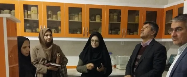بازدید دکتر عروف زاد از آزمایشگاه های رشته های علوم پایه