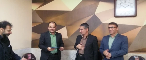 اهداء ابلاغ معاونت هماهنگی مرکز به جناب آقای دکتر لعلی