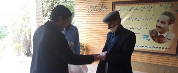 توزیع پک بهداشتی بین کارکنان