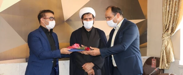 تجلیل دکتر عروف زاد از پرسنل مرکز شهید رجایی به مناسبت روز کارمند