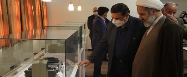 افتتاح آزمایشگاه فیزیک توسط دکتر خنیفر