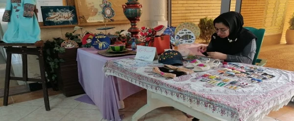 نمایشگاه آثار هنری و صنایع دستی