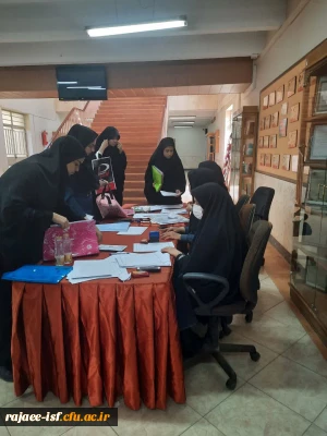 ثبت نام حضوری  مرکز شهید رجایی به روایت تصویر