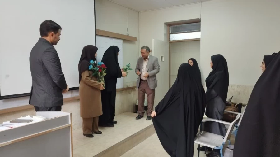 آیین تجلیل از اساتید و کارکنان مرکز شهید رجایی اصفهان به مناسب روز بزرگداشت مقام معلم 4