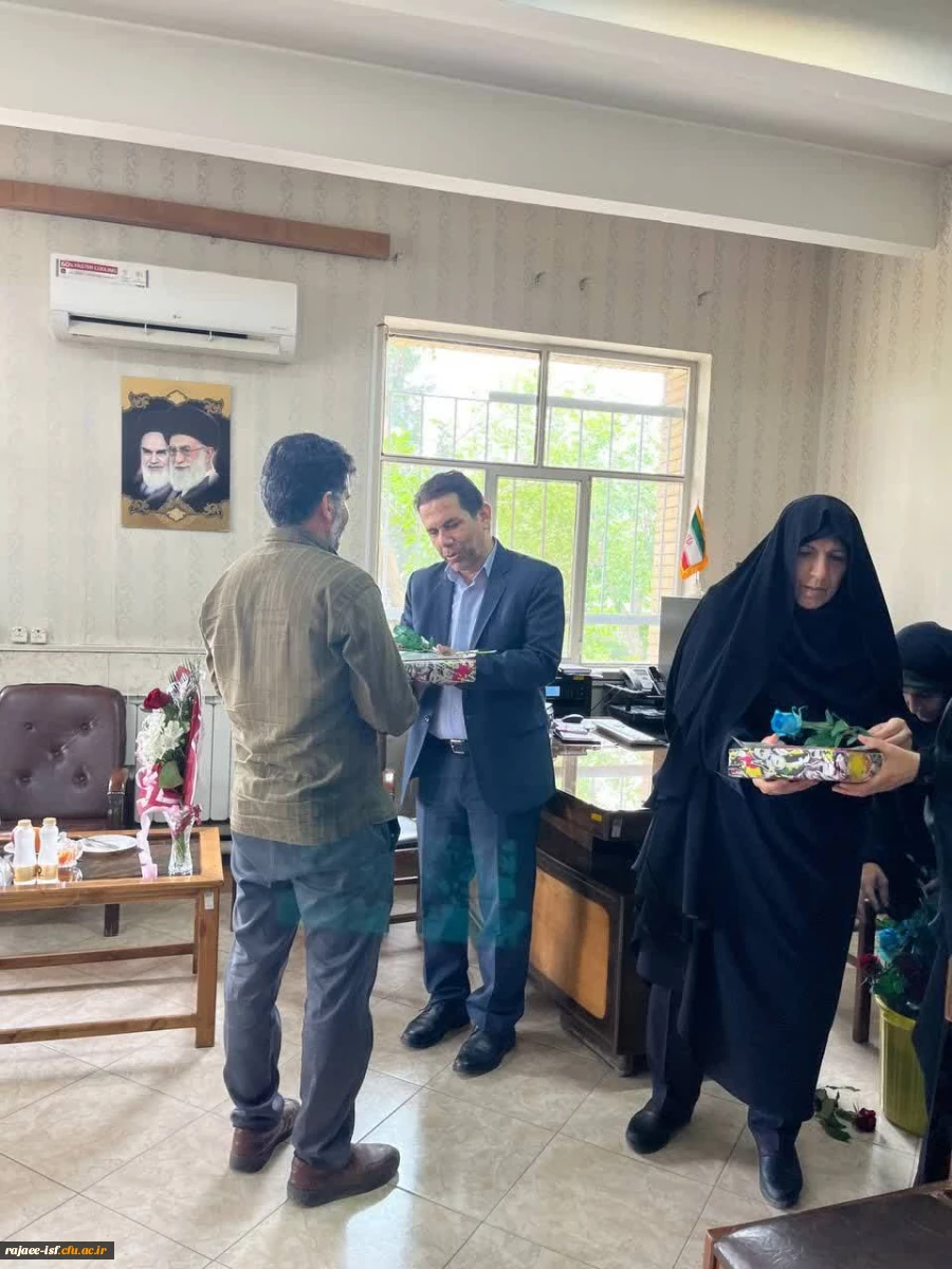 تجلیل از خدمه ی زحمتکش مرکز به مناسب هفته ی  کار و کارگر 2