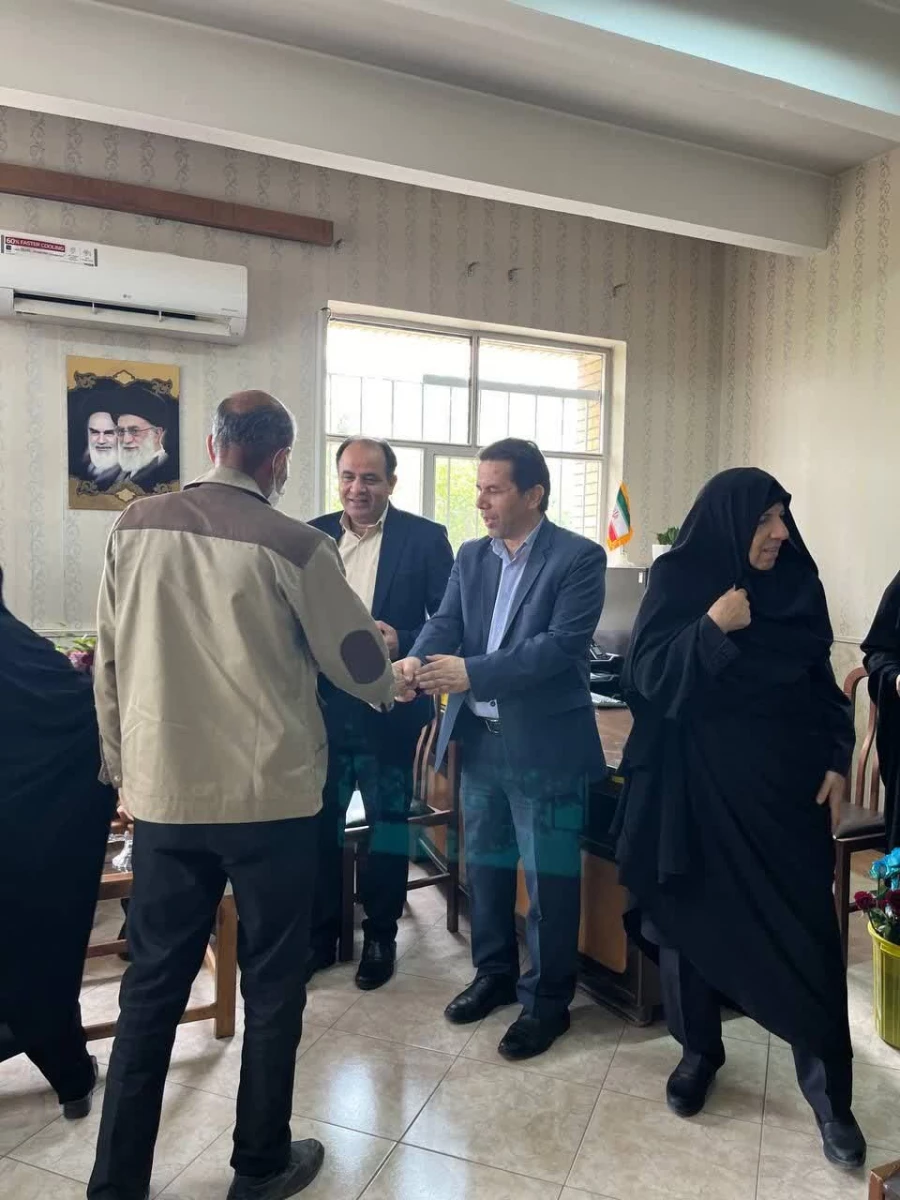 تجلیل از خدمه ی زحمتکش مرکز به مناسب هفته ی  کار و کارگر 2