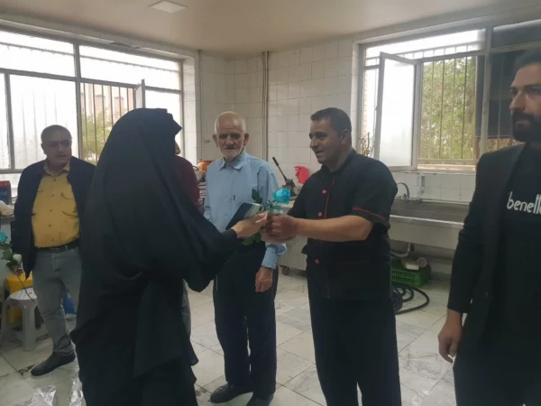 تجلیل از خدمه ی زحمتکش مرکز به مناسب هفته ی  کار و کارگر 2