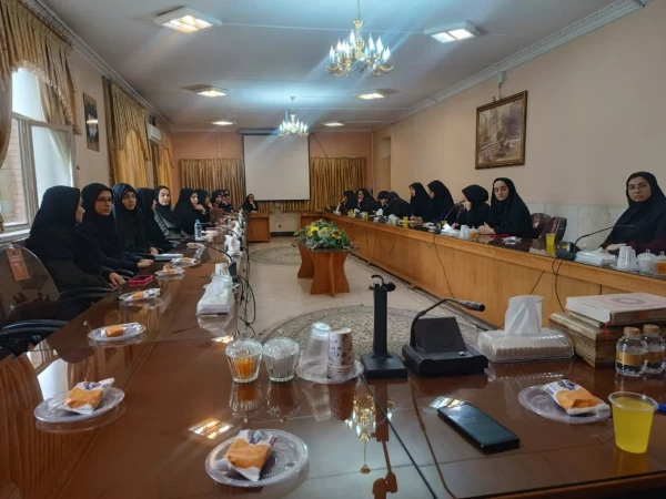 تشکیل جلسه با حضور مسئول آموزش و نمایندگان  2