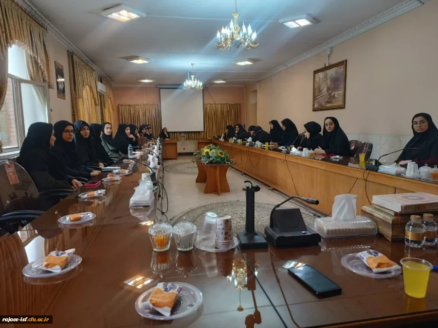 تشکیل جلسه با حضور مسئول آموزش و نمایندگان  2