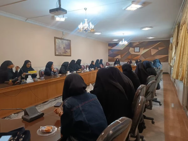 تشکیل جلسه با حضور مسئول آموزش و نمایندگان  3