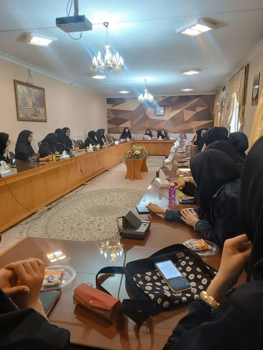 تشکیل جلسه با حضور مسئول آموزش و نمایندگان  4