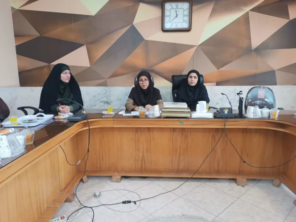 تشکیل جلسه با حضور مسئول آموزش و نمایندگان  5