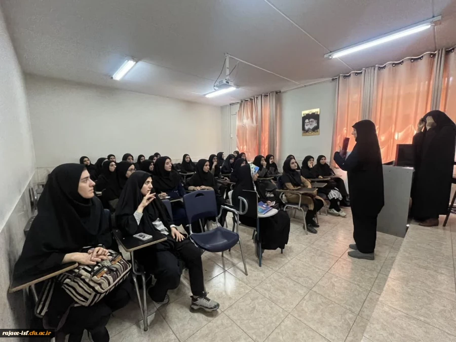 جلسه توجیهی کادر دانشجویان جهت ثبت نام دانشجویان جدید الورود  2