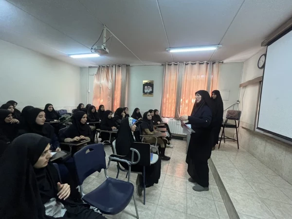 جلسه توجیهی کادر دانشجویان جهت ثبت نام دانشجویان جدید الورود  3