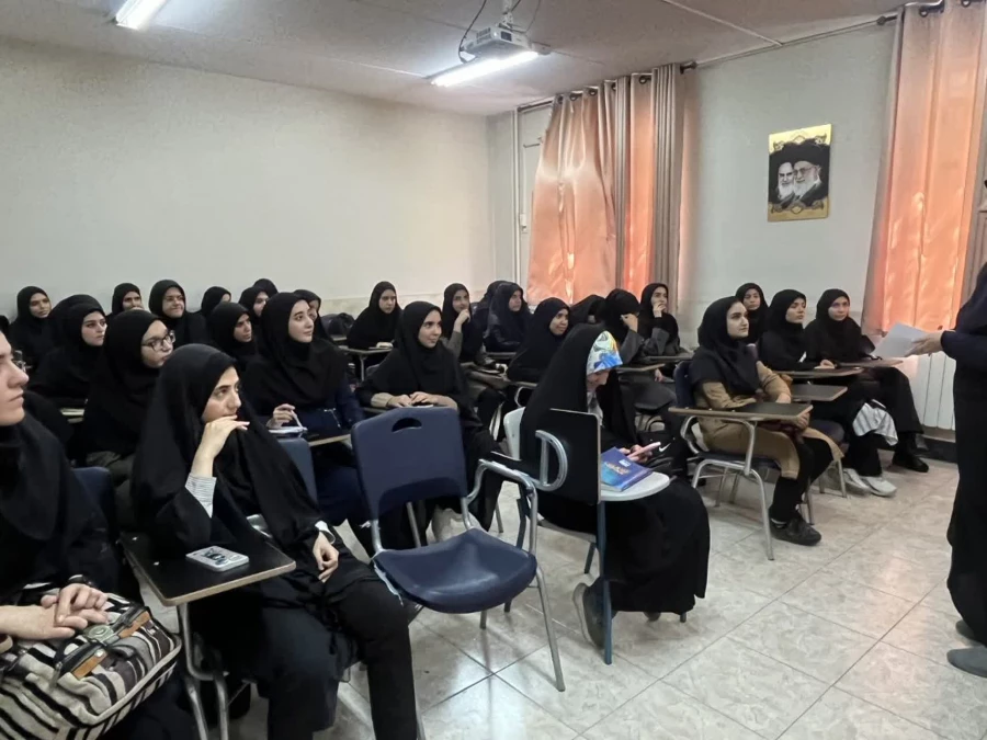 جلسه توجیهی کادر دانشجویان جهت ثبت نام دانشجویان جدید الورود