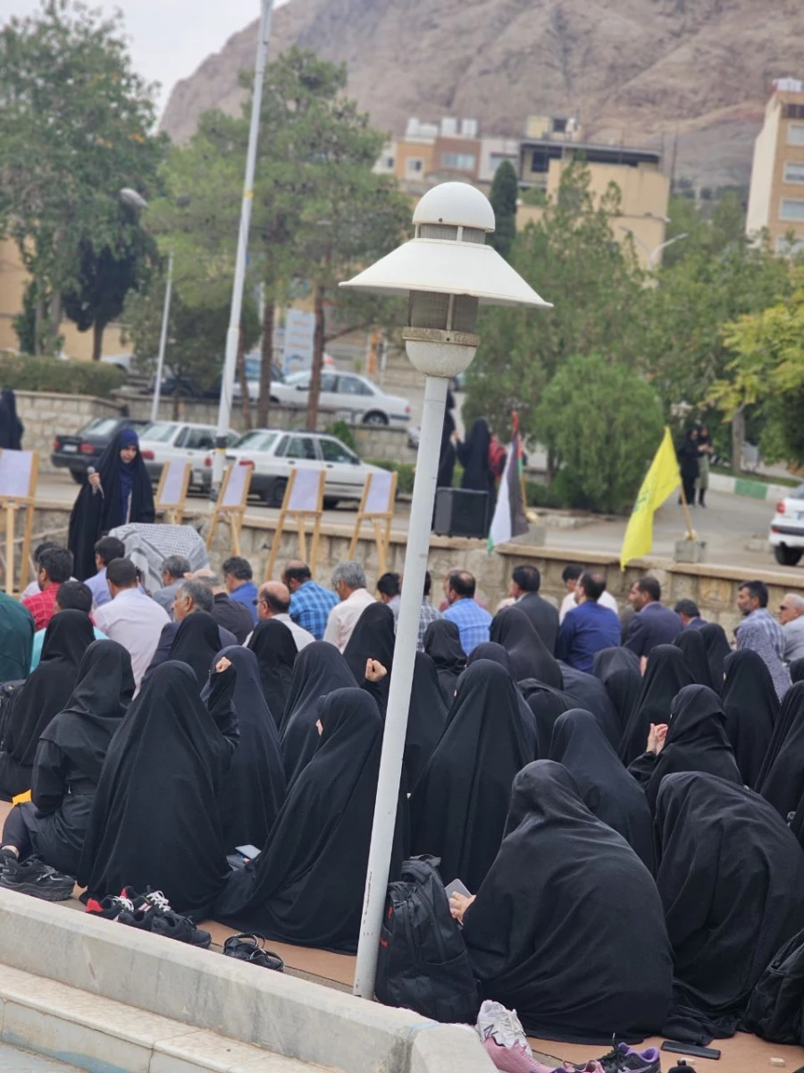 تجمع دانشجویان مرکز شهید رجایی به مناسبت شهادت دبیرکل حزب الله لبنان، شهید سید حسن نصر الله 3