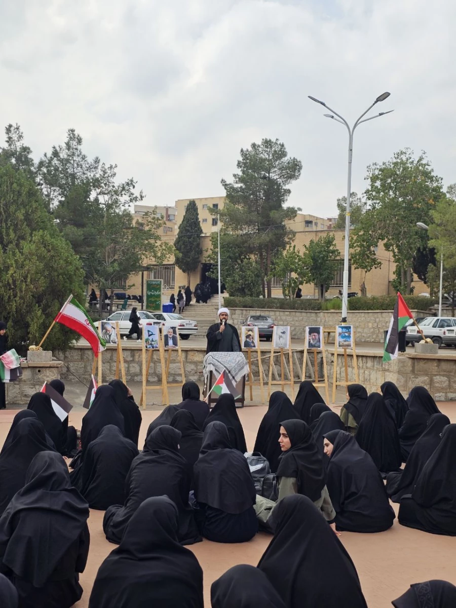 تجمع دانشجویان مرکز شهید رجایی به مناسبت شهادت دبیرکل حزب الله لبنان، شهید سید حسن نصر الله 7