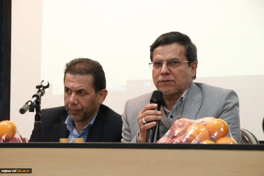 نشست صمیمی مسئولین دانشگاه با دانشجویان در مرکز شهید رجایی 2