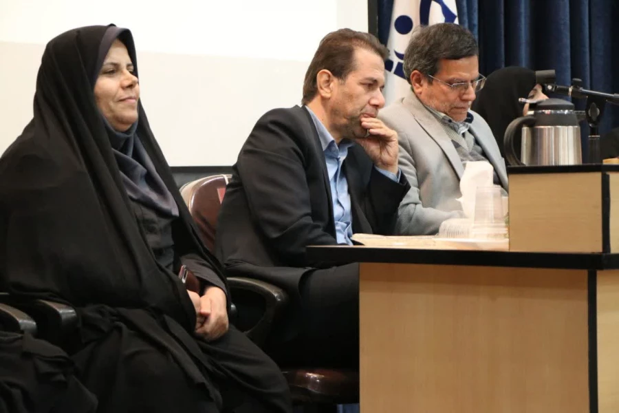 نشست صمیمی مسئولین دانشگاه با دانشجویان در مرکز شهید رجایی 4