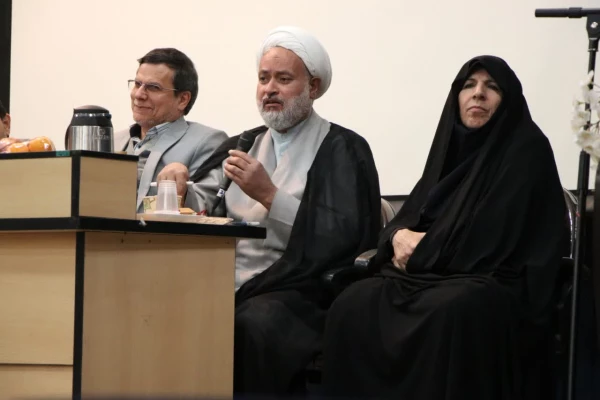 نشست صمیمی مسئولین دانشگاه با دانشجویان در مرکز شهید رجایی 5