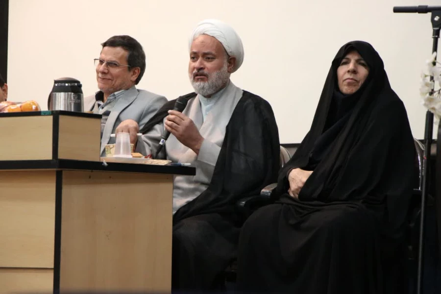 نشست صمیمی مسئولین دانشگاه با دانشجویان در مرکز شهید رجایی 5