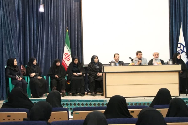 نشست صمیمی مسئولین دانشگاه با دانشجویان در مرکز شهید رجایی 6