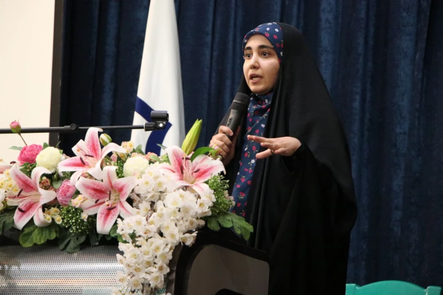 نشست صمیمی مسئولین دانشگاه با دانشجویان در مرکز شهید رجایی 9