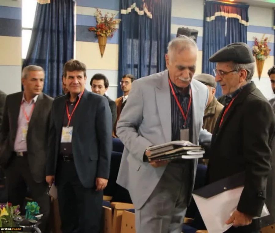 گزارش تصویری از آغاز چهارمین همایش آموزش علوم تجربی در اصفهان 6