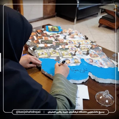 به رنگ حماسه؛ گزارش تصویری از فضاسازی یادبود در دانشکده شهید رجایی اصفهان 10